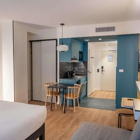 Hotel Adagio Access Centre Cathédrale 3*