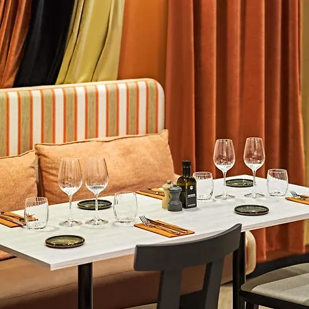 Hotel Adagio Access Centre Cathedrale 3*